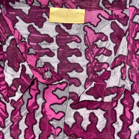 Beautiful flowy button down blouse - Picture 4 of 6